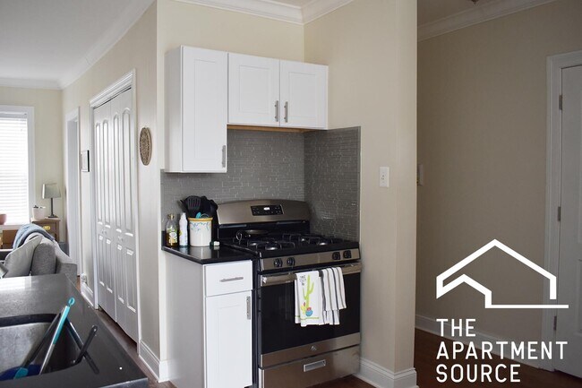 Foto del edificio - 3819 N Greenview Ave