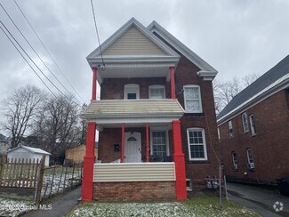 Building Photo - 222 Linden St