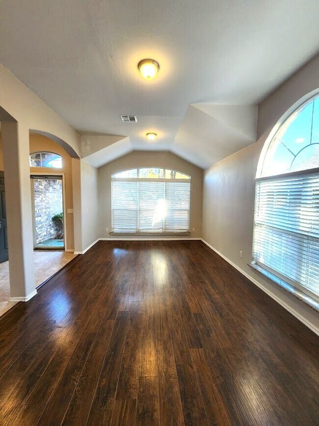 Foto del edificio - 3 Bed 2Bath 2 Car in the Westlake Addition NW OKC