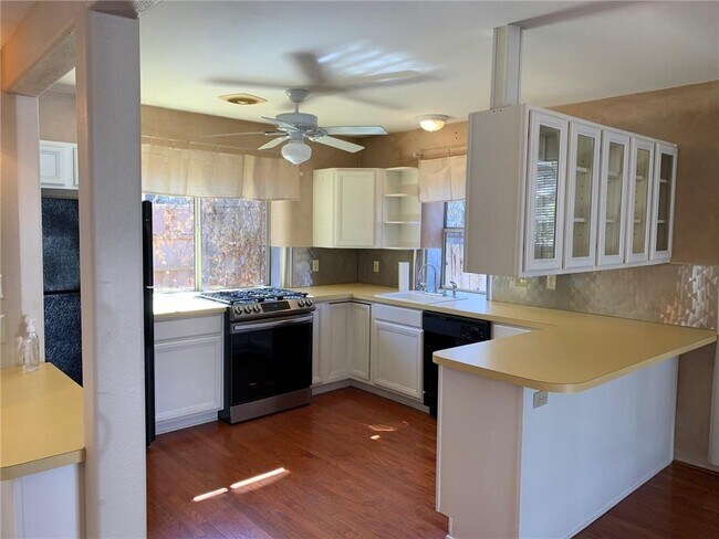 Building Photo - 2903 Kerbey Ln