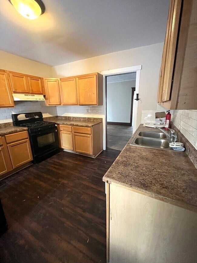 Building Photo - 154 Straight Ave SW