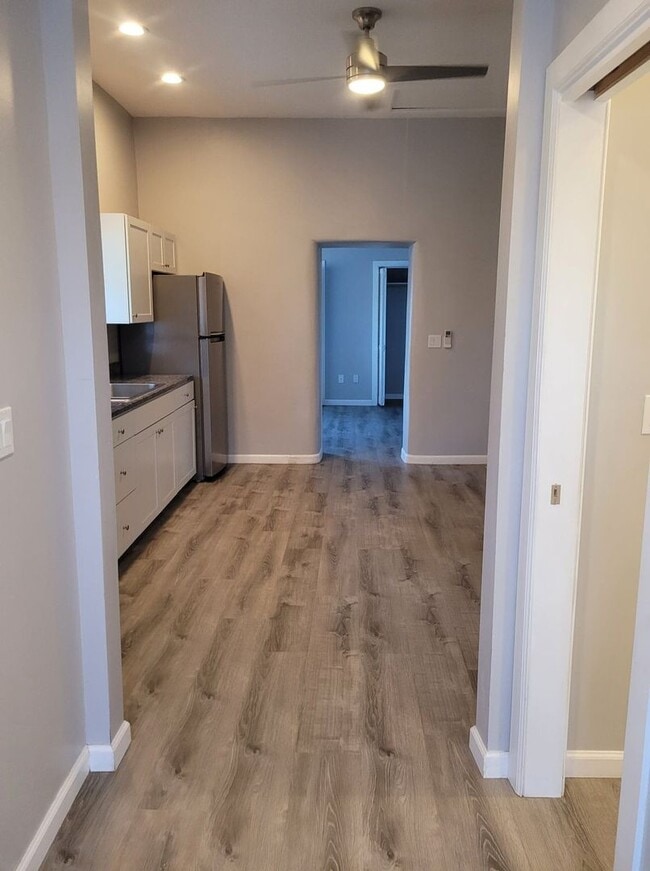 Building Photo - NEWLY REMODELED 1 BED 1 BATH