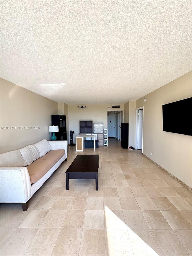 Foto del edificio - 20301 W Country Club Dr