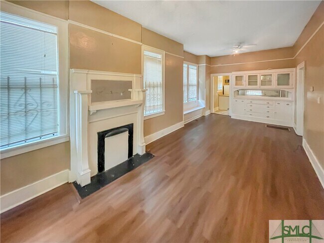 Building Photo - 610 W 38th St