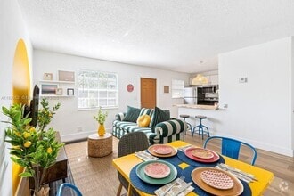 Building Photo - 811 Tequesta St