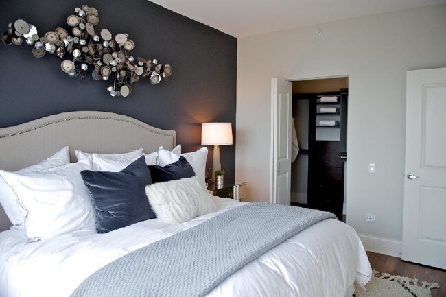 Building Photo - 100 W Hubbard St