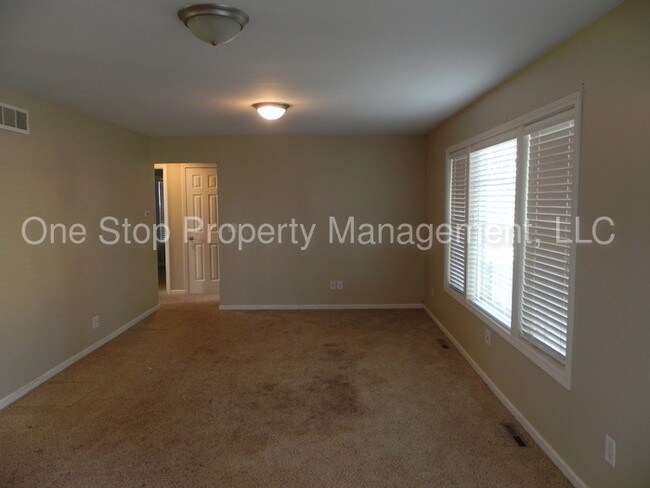 Building Photo - 13513 Oak St