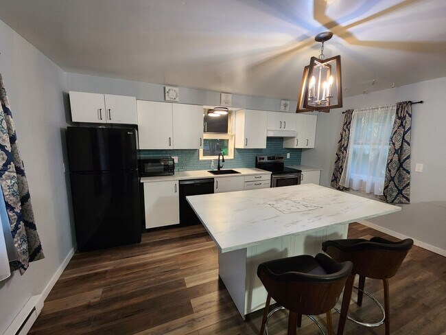 Foto del edificio - Updated 2 bedroom Home in Amenity Filled C...