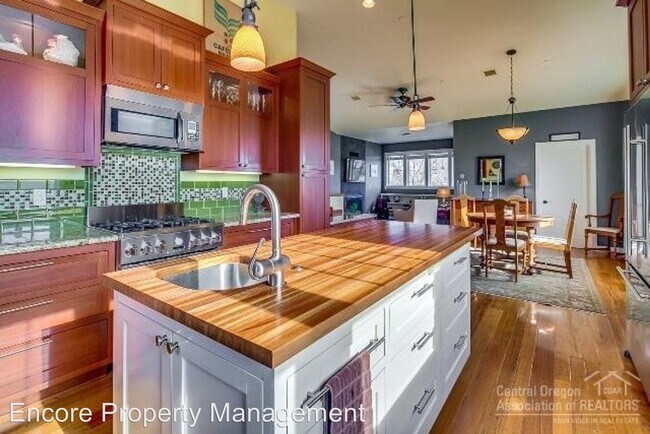 Foto del edificio - 247-249 SW 8th St