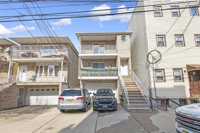 Building Photo - 118 70th St