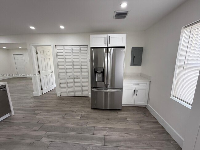 Foto del edificio - 1767 NW 93rd St