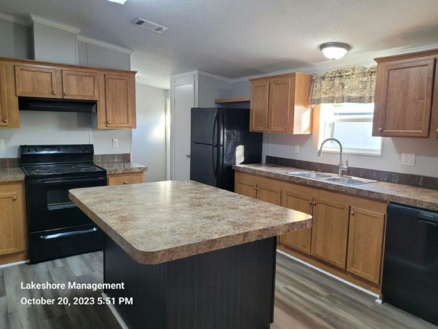 Building Photo - 138 Lone Pine Dr