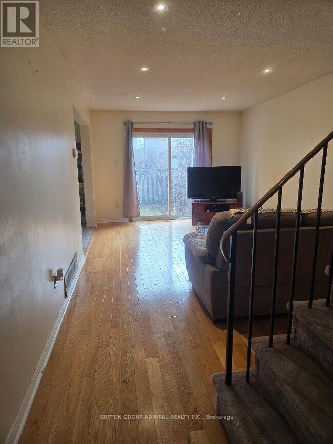 Photo du bâtiment - 112 Patrice Crescent