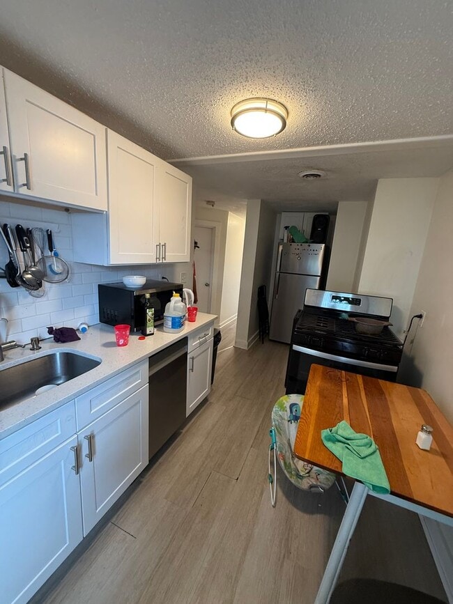 NO FEE!!! ALLSTON 2.5 BED W/ DISHWASHER, PARKING SPOT - GREAT PACKAGE DEAL - NO FEE!!! ALLSTON 2.5 BED W/ DISHWASHER, PARKING SPOT - GREAT PACKAGE DEAL Apartment