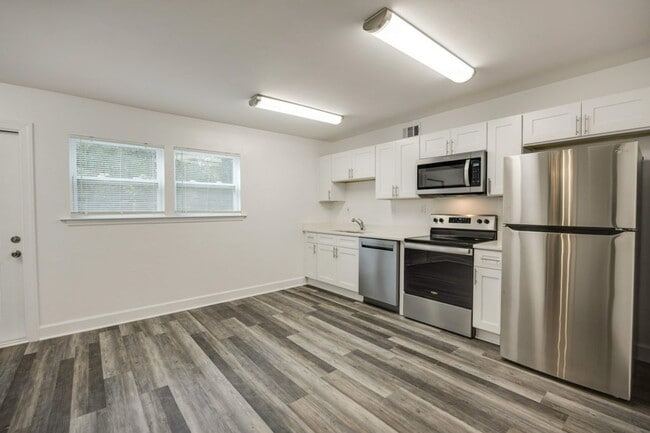 Photo - 1717 Airport Dr Apartment