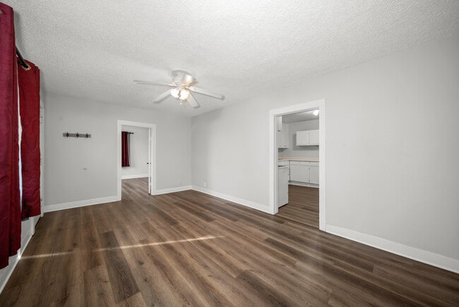 Building Photo - 214 E Euclid Ave