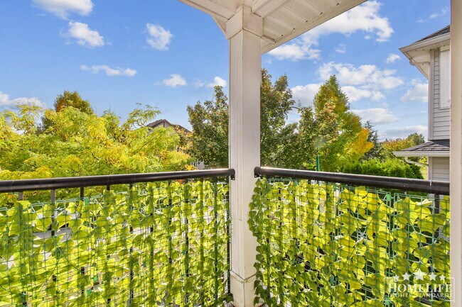 Photo du bâtiment - Cozy Clayton Coach Home for Rent - 1 Bed, 1 Bath with private parking!