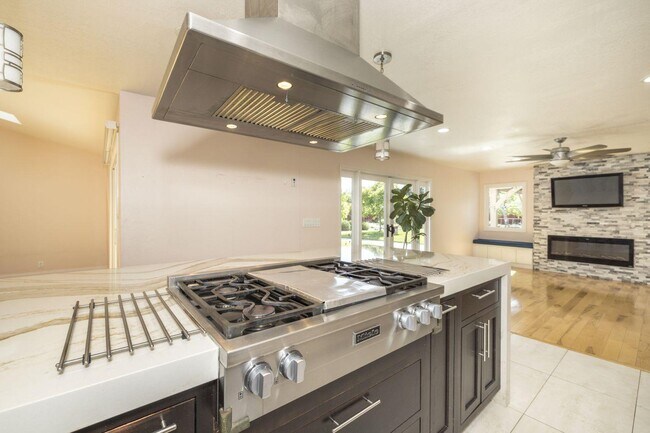 Building Photo - 468 Edelweiss Dr
