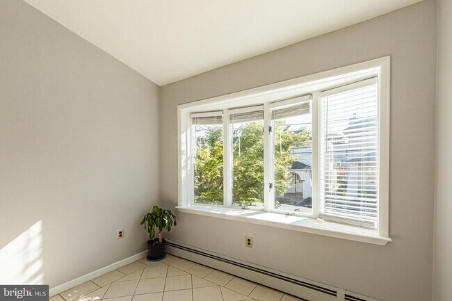 Building Photo - 32 N Pennock Ave