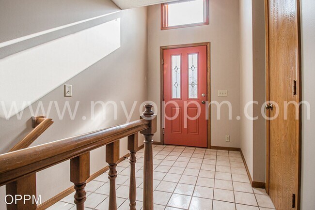 Building Photo - 4 br, 3.5 bath House - 12842 Burt Ct