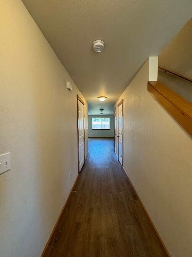Foto del edificio - 2 Bedroom Townhouse with a fenced backyard!
