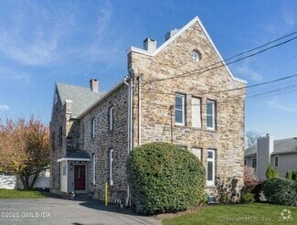 Building Photo - 300 Soundview Ave