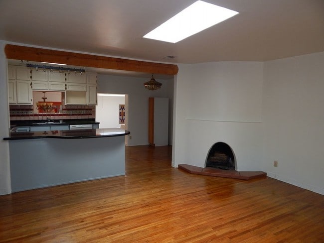 Building Photo - 914 Rio Vista
