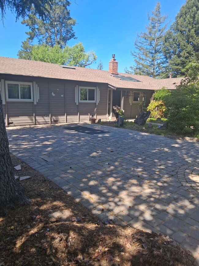 Building Photo - 132 Ardith Dr