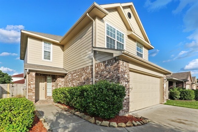 Building Photo - 910 Dracena Ct