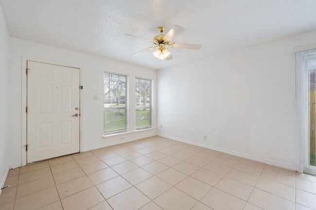 Building Photo - 203 Tamara Dr
