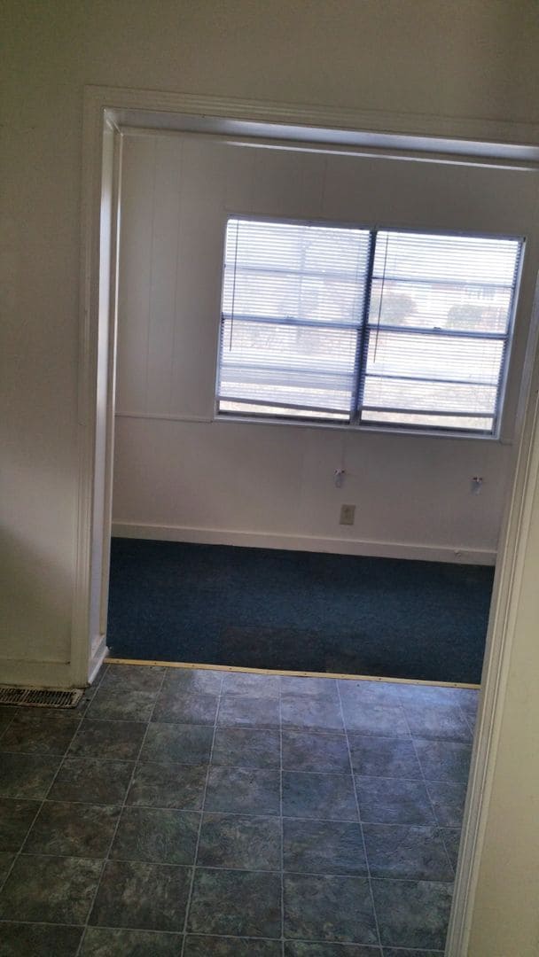 Building Photo - 2 Bedroom Home