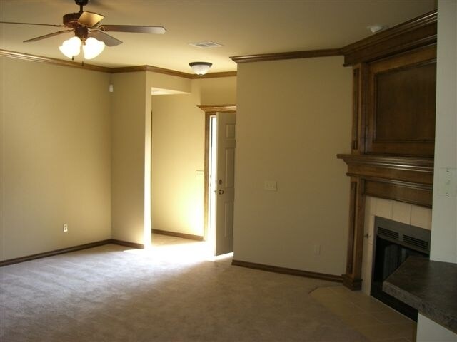 Foto del edificio - 3 bed, 2 bath, 2 car garage home in Yukon!