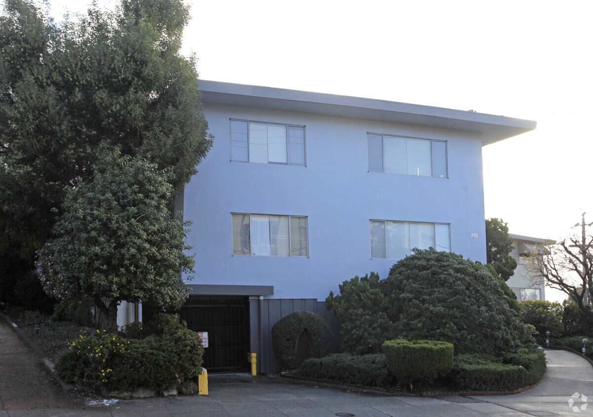 Building Photo - 296 Lenox Ave