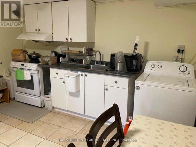 Building Photo - 112 Combermere Dr