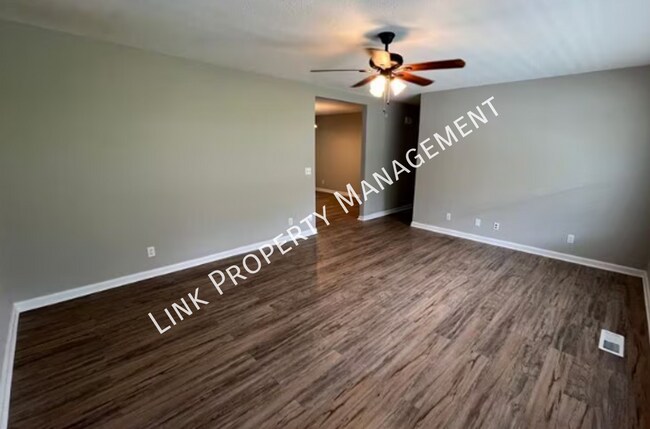 Building Photo - 107 Laferry Ln