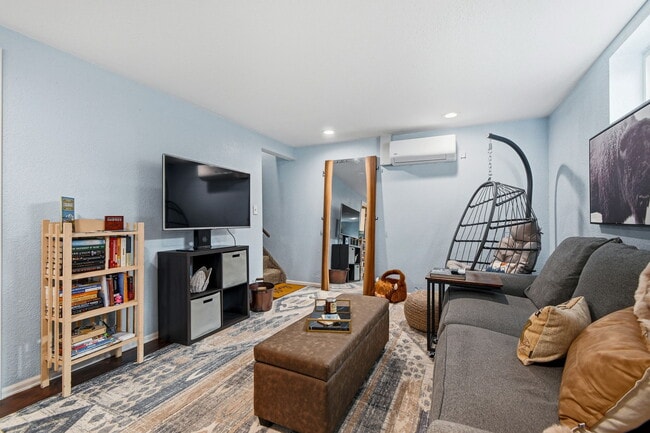 Building Photo - 1556 S Field Ct
