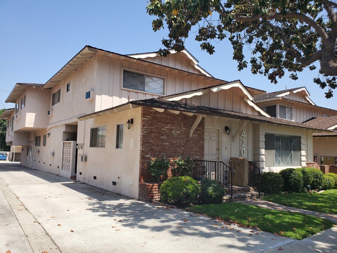 Primary Photo - 420 N Monterey St