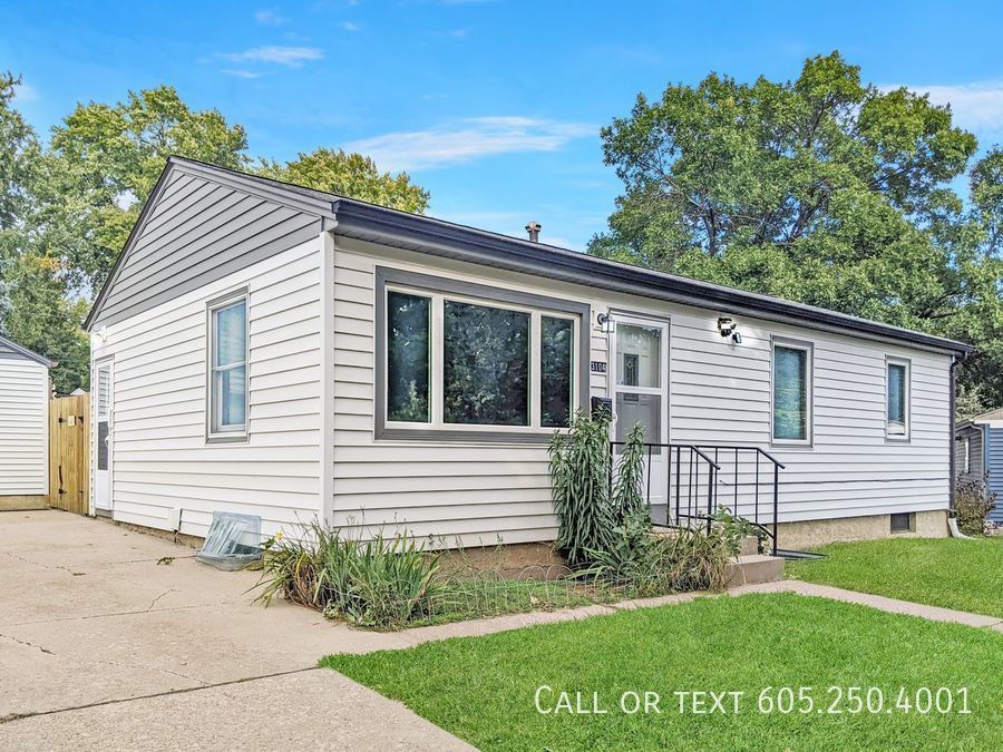 Foto principal - Beautiful 3 Bed 2 Bath Home on the East Si...