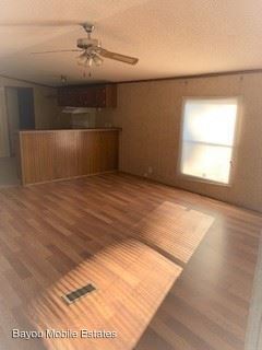 Foto del edificio - 5901 E Texas St