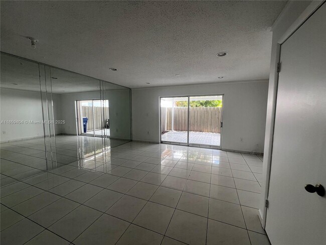 Foto del edificio - 8060 NW 10th St