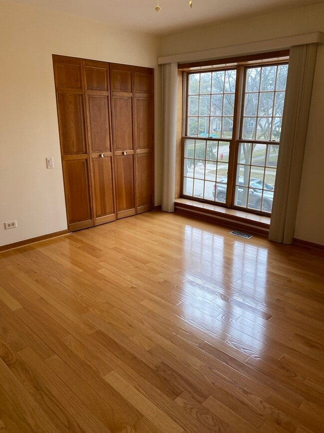 Building Photo - 624 Marseilles Cir