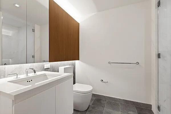 Building Photo - 196 Orchard St