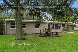Building Photo - 813 E River Dr