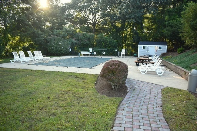 Building Photo - 19 Chapel Hill Dr