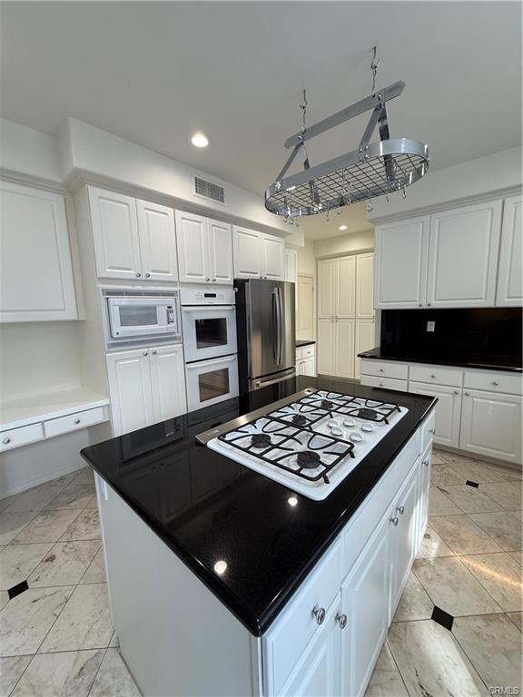 Building Photo - 6 Ponte