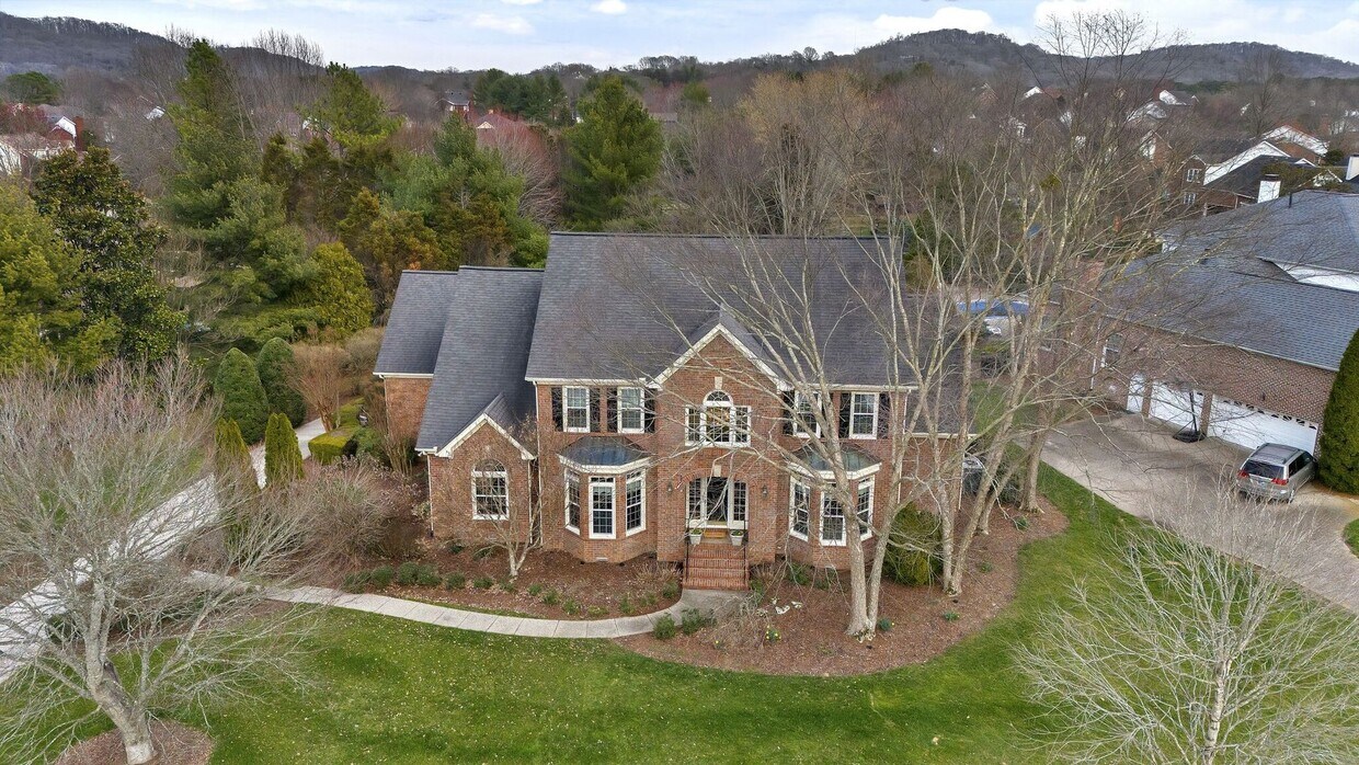 Primary Photo - 5 Bedroom Williamson County Home w/ 3 Car ...