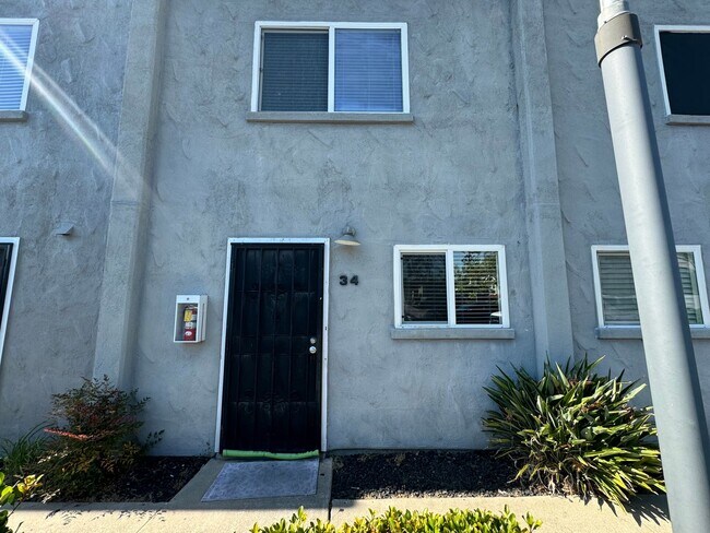 Foto del edificio - Galleria  Town Homes 2 Bedroom 1.5 Bath in...