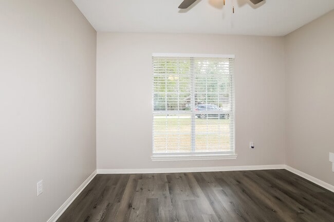 Building Photo - 7122 Woodland Oaks