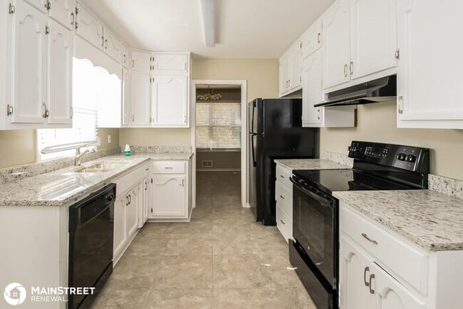 Building Photo - 1525 Pine Tree Dr, Birmingham, AL 35235