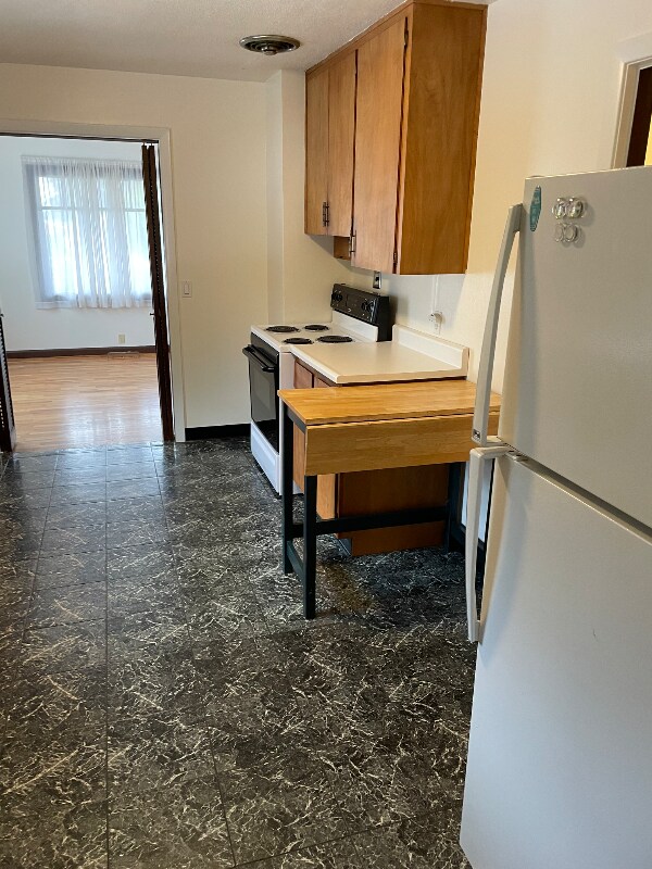 Foto del edificio - 38850 Pleasant St